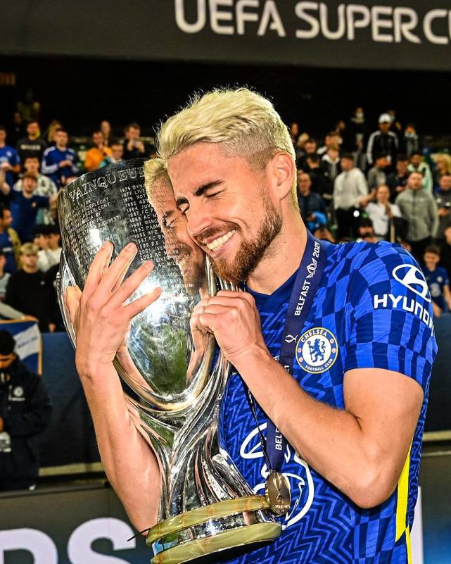 包含集结日欧超杯传出新动向，洛杉矶湖人官宣签约，管理层表态：震撼外界，资深球员宣示担当的词条